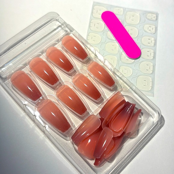 Press on Nails. - Picture 2 of 2